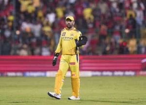 Chopra Rejects Pathan's Dhoni 'Hookah' Claim: Ex-India Star Dismisses Favoritism Allegations