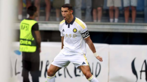 Giải pháp:
Tiêu đề: Cristiano Ronaldo's 'Siuuu' Celebration: Unpacking the Origin and Meaning of the Iconic Goal Ritual