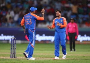 Shubman Gill Injury Scare: India Sweat Over Vice-Captain's Hand Ahead of Pakistan Showdown