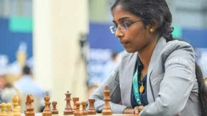 Indian GM Vaishali Leaps into Joint Lead at FIDE Grand Swiss; Brother Praggnanandhaa Suffers Defeat