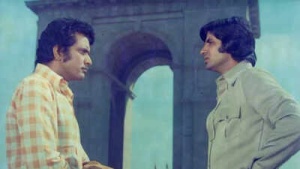Pic - When Manoj Kumar shared fond memories with Amitabh Bachchan from 'Roti Kapda Aur Makaan'